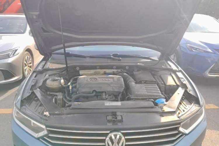Used Volkswagen Variant  Engine Bay