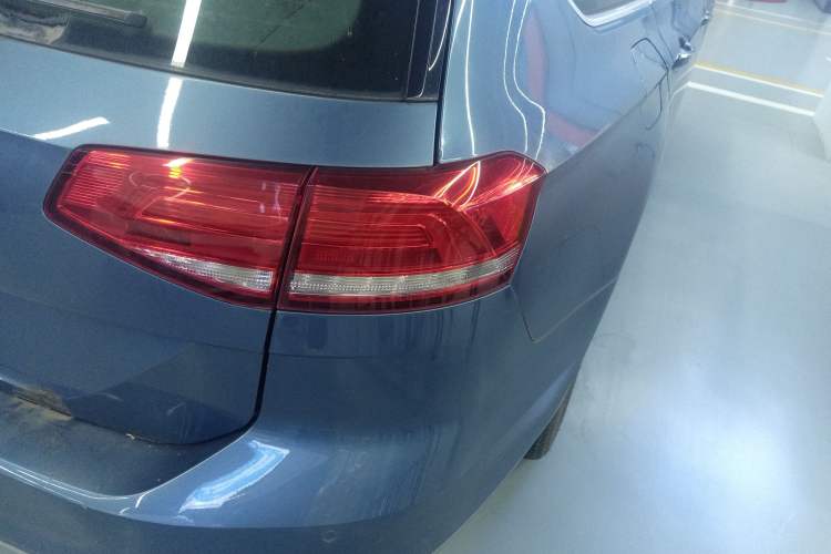 Used Volkswagen Variant 2017 380TSI Two-Wheel Drive Comfort Edition Exterior 6
