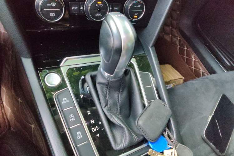 Used Volkswagen Variant 2017 380TSI Two-Wheel Drive Comfort Edition Gear Lever