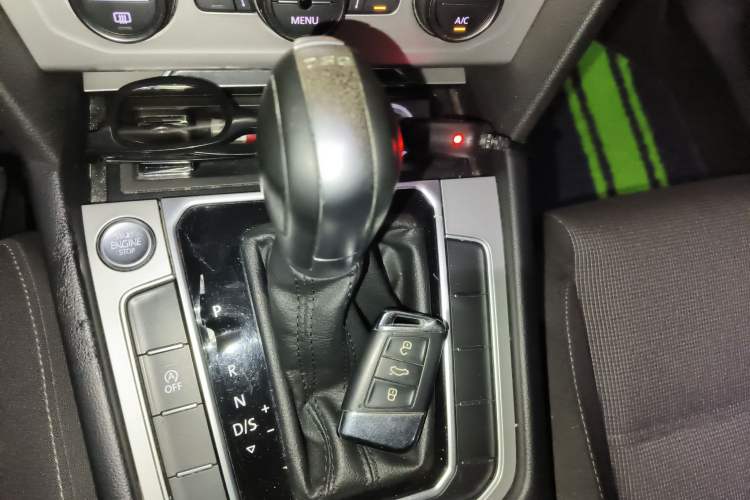 Used Volkswagen Variant 2017 280TSI Two-Wheel-Drive Comfort Edition Gear Lever