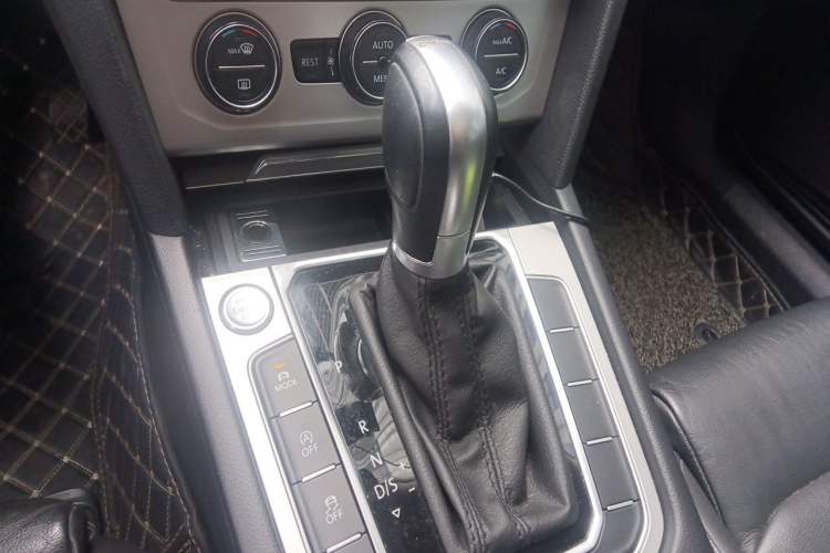Used Volkswagen Variant 2017 380TSI Two-Wheel Drive Comfort Edition Gear Lever