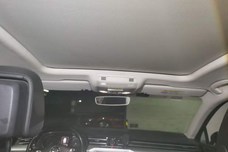 Used Volkswagen Variant 2017 380TSI Two-Wheel Drive Comfort Edition Headliner