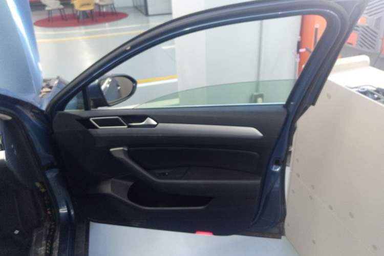 Used Volkswagen Variant 2017 380TSI Two-Wheel Drive Comfort Edition Interior 5
