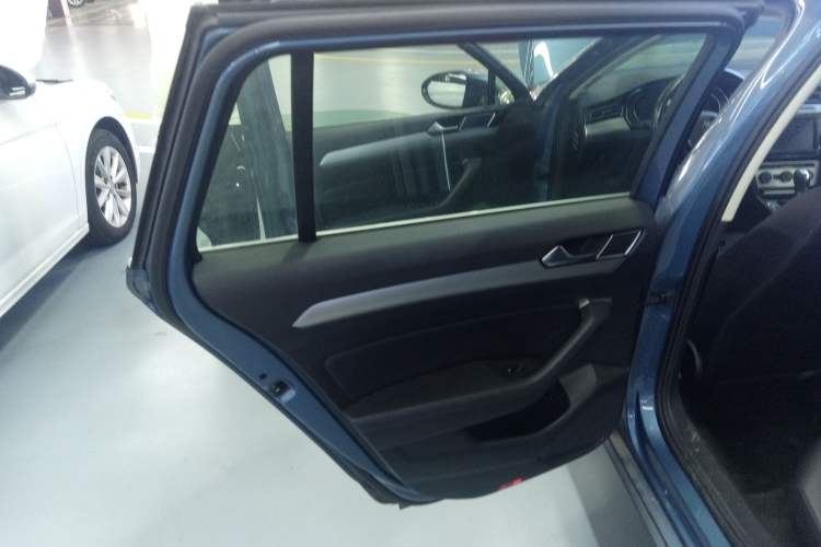 Used Volkswagen Variant 2017 380TSI Two-Wheel Drive Comfort Edition Interior 8
