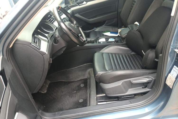 Used Volkswagen Variant  Left Front Seat