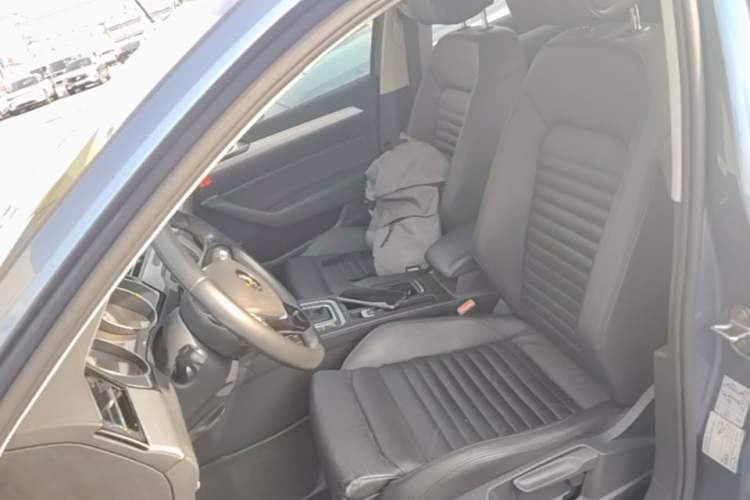 Used Volkswagen Variant  Left Front Seat