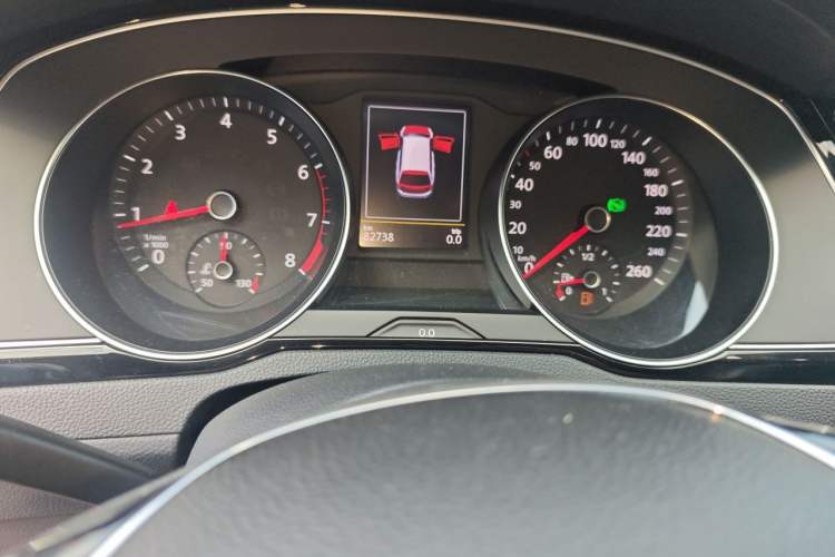 Used Volkswagen Variant 2017 380TSI Two-Wheel Drive Comfort Edition Odometer Close Up