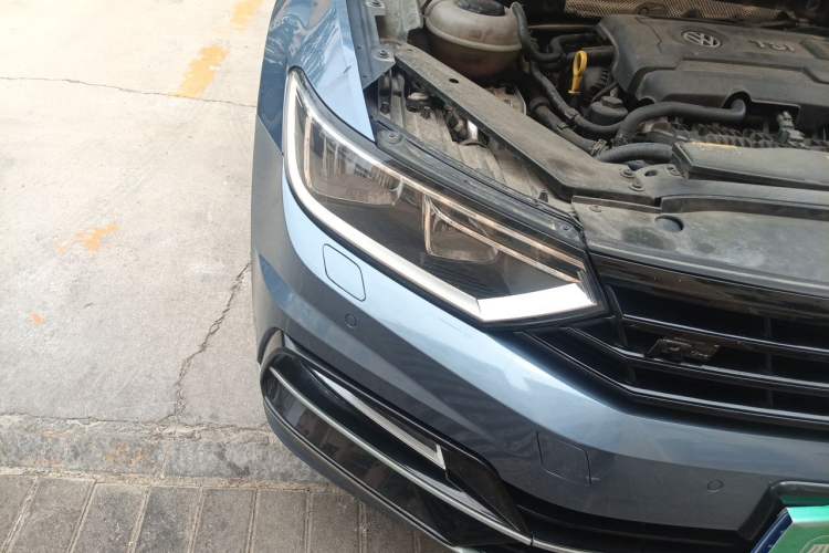 Used Volkswagen Variant  Right Front Headlight