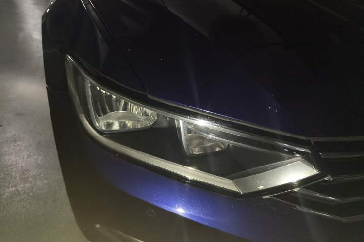 Used Volkswagen Variant 2017 380TSI Two-Wheel Drive Comfort Edition Right Front Headlight