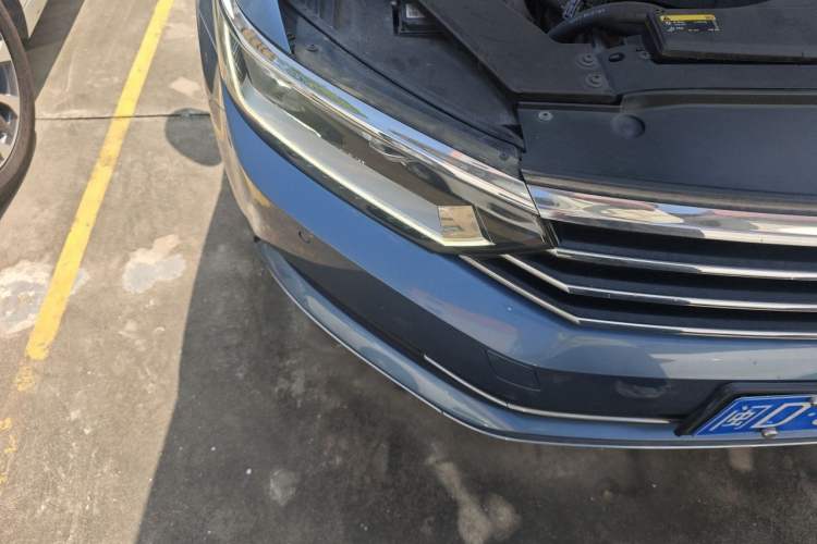 Used Volkswagen Variant 2017 380TSI Two-Wheel Drive Comfort Edition Right Front Headlight