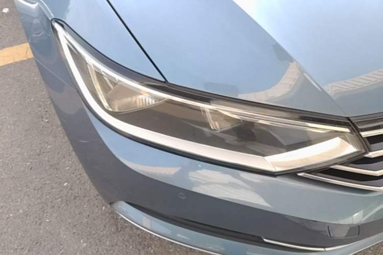 Used Volkswagen Variant  Right Front Headlight