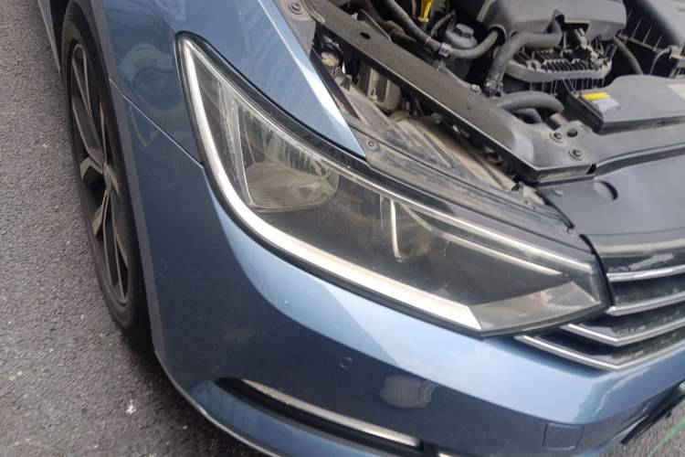 Used Volkswagen Variant 2017 380TSI Two-Wheel Drive Comfort Edition Right Front Headlight