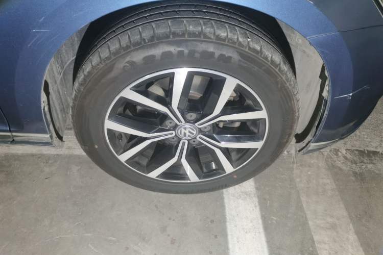 Used Volkswagen Variant 2017 380TSI Two-Wheel Drive Comfort Edition Right Front Wheel Hub