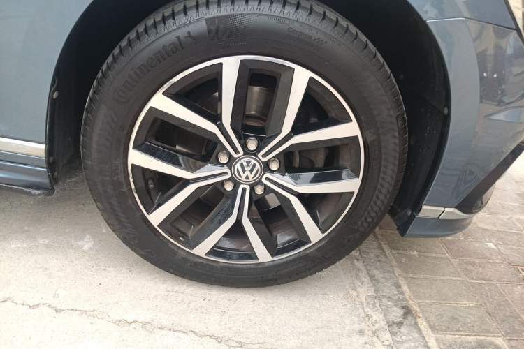 Used Volkswagen Variant  Right Front Wheel Hub