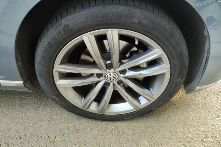 Used Volkswagen Variant 2017 380TSI Two-Wheel Drive Comfort Edition Right Front Wheel Hub