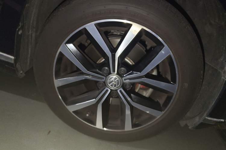Used Volkswagen Variant 2017 380TSI Two-Wheel Drive Comfort Edition Right Front Wheel Hub