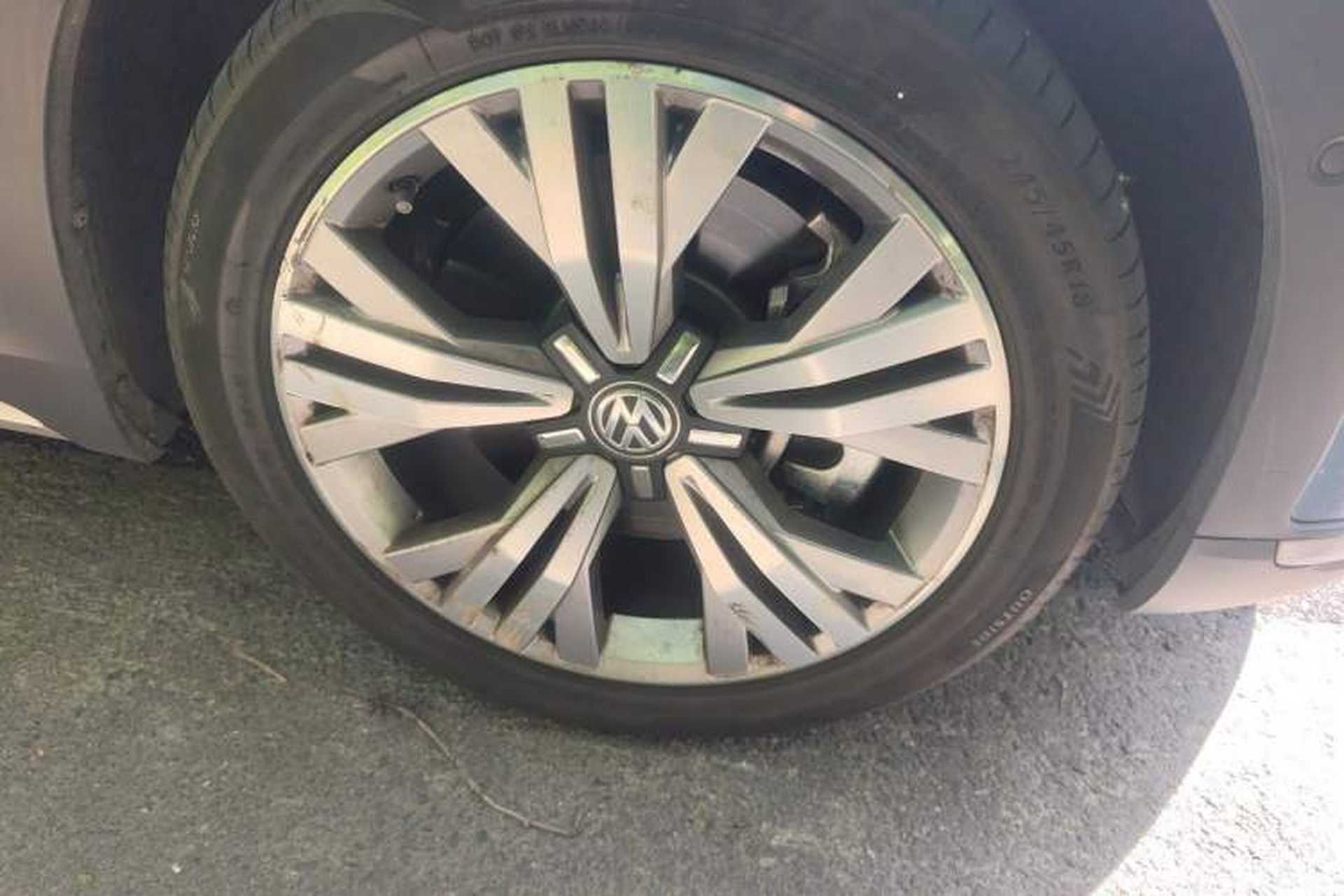 Used Volkswagen Variant 2017 380TSI Four-Wheel Drive Longitudinal Version Right Front Wheel Hub