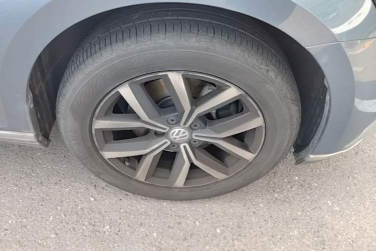 Used Volkswagen Variant  Right Front Wheel Hub