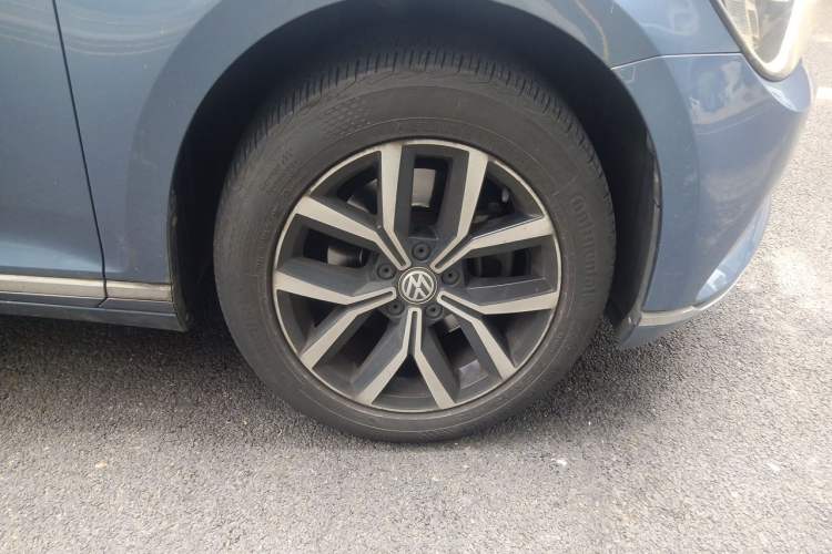 Used Volkswagen Variant 2017 380TSI Two-Wheel Drive Comfort Edition Right Front Wheel Hub