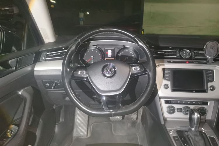 Used Volkswagen Variant 2017 380TSI Two-Wheel Drive Comfort Edition Steering Wheel