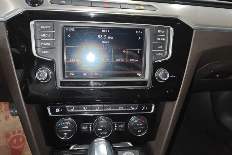 Used Volkswagen Variant 2017 380TSI Two-Wheel Drive Comfort Edition Audio And AC Panel