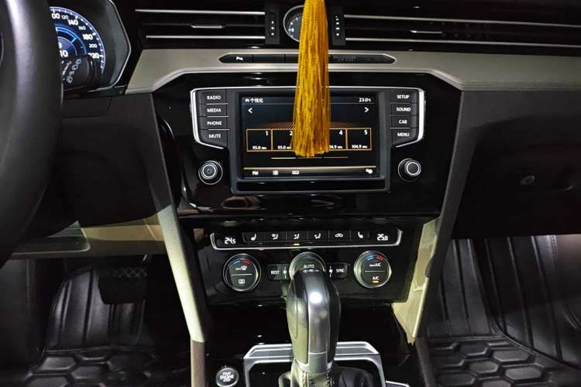 Used Volkswagen Variant 2017 380TSI Two-Wheel Drive Comfort Edition Audio And AC Panel