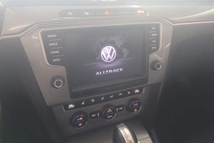 Used Volkswagen Variant 2017 380TSI Four-Wheel Drive Longitudinal Version Audio And AC Panel