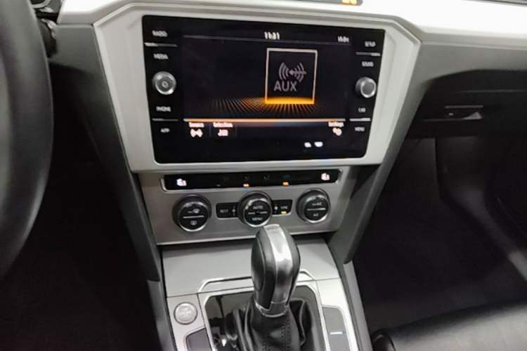 Used Volkswagen Variant 2017 280TSI Two-Wheel-Drive Comfort Edition Audio And AC Panel