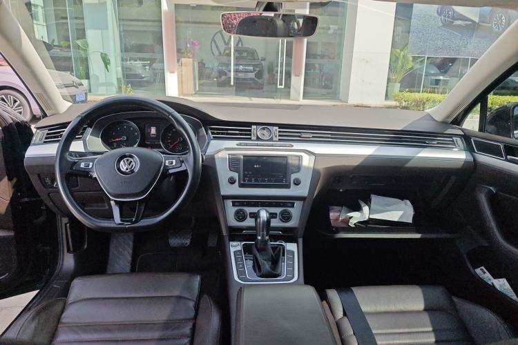 Used Volkswagen Variant 2017 380TSI Two-Wheel Drive Comfort Edition Center Console