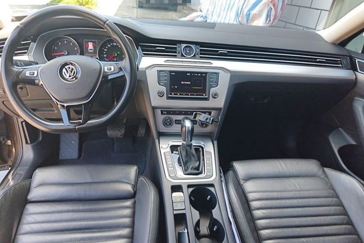 Used Volkswagen Variant 2017 380TSI Two-Wheel Drive Comfort Edition Center Console
