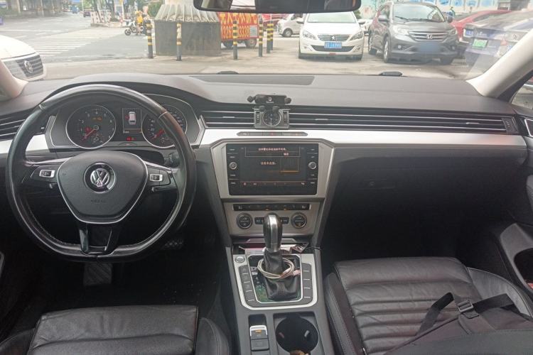 Used Volkswagen Variant 2017 380TSI Two-Wheel Drive Comfort Edition Center Console