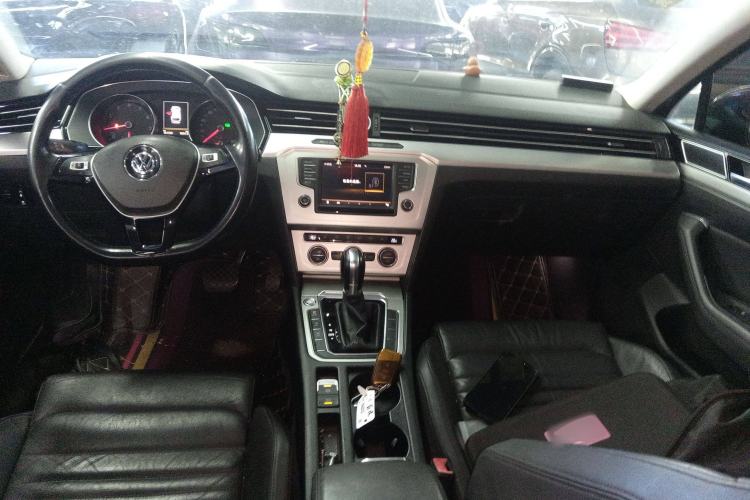 Used Volkswagen Variant 2017 380TSI Two-Wheel Drive Comfort Edition Center Console