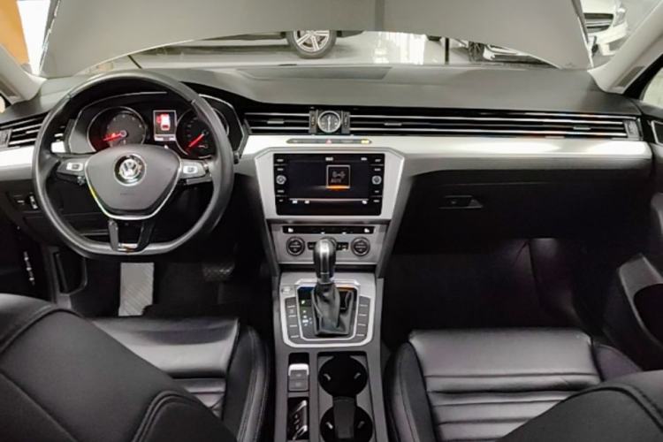 Used Volkswagen Variant 2017 280TSI Two-Wheel-Drive Comfort Edition Center Console