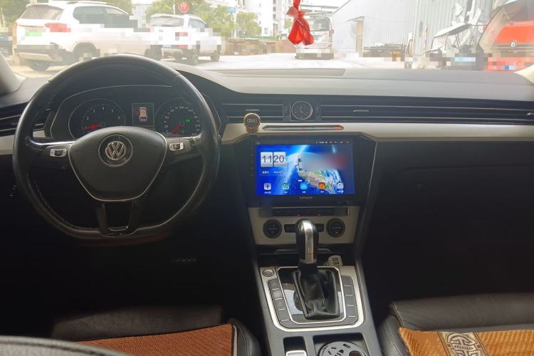 Used Volkswagen Variant 2017 380TSI Two-Wheel Drive Comfort Edition Center Console