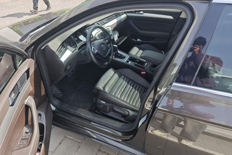 Used Volkswagen Variant 2017 380TSI Two-Wheel Drive Comfort Edition Driver Seat