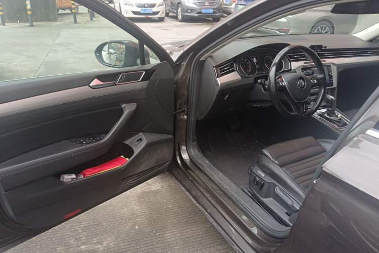 Used Volkswagen Variant 2017 380TSI Two-Wheel Drive Comfort Edition Driver Seat