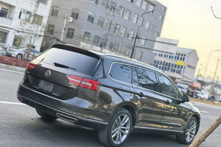 Used Volkswagen Variant 2017 380TSI Two-Wheel Drive Comfort Edition Exterior 11