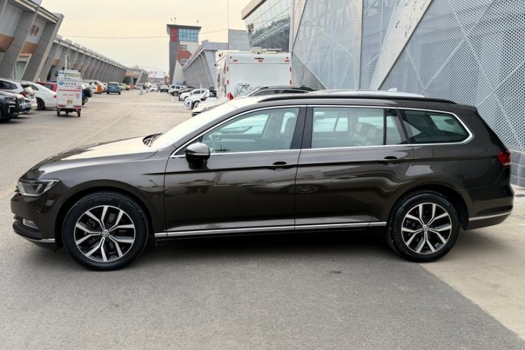 Used Volkswagen Variant 2017 380TSI Two-Wheel Drive Comfort Edition Exterior 2