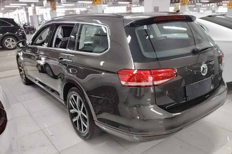 Used Volkswagen Variant 2017 280TSI Two-Wheel-Drive Comfort Edition Exterior 2