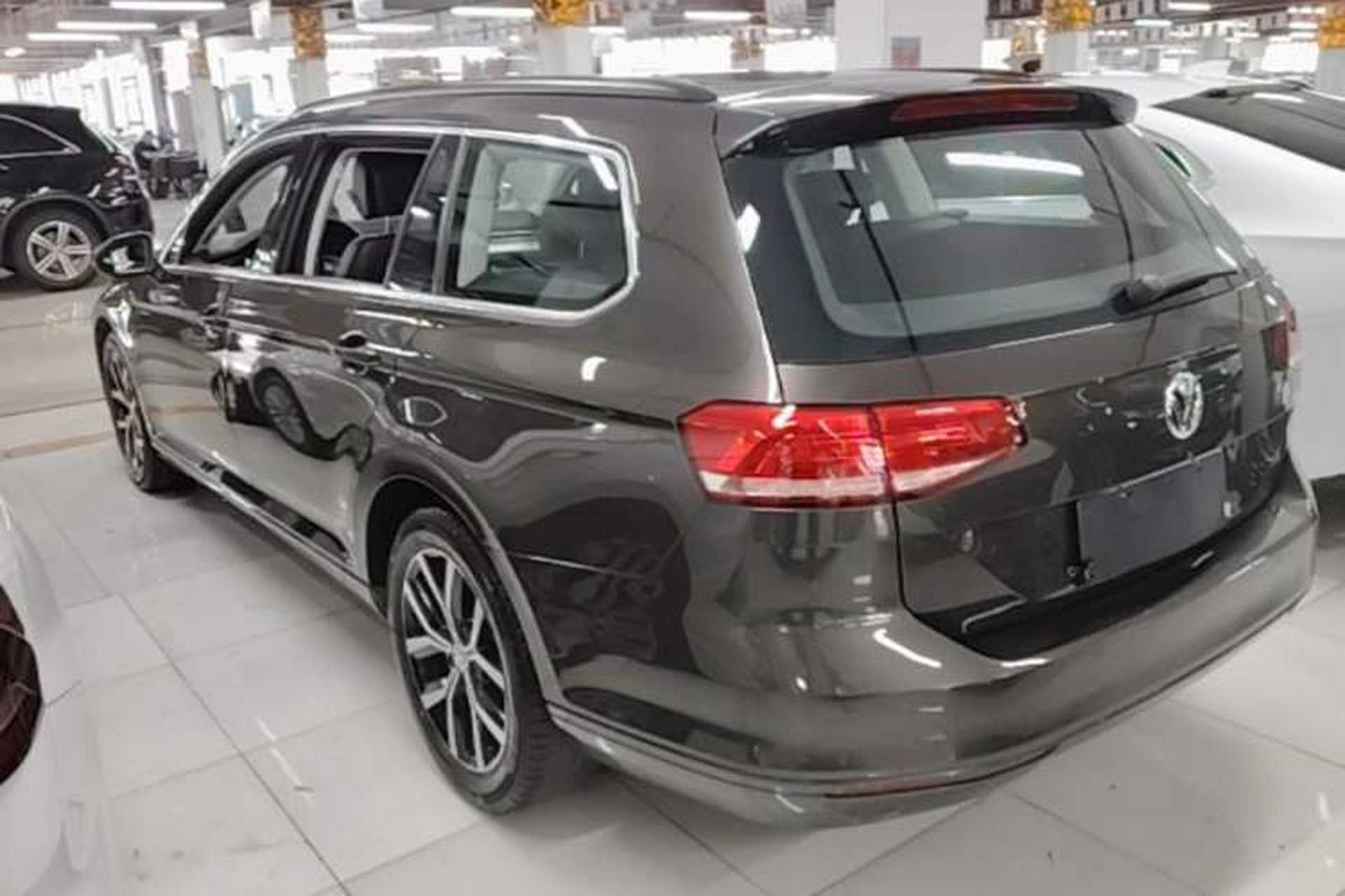 Used Volkswagen Variant 2017 280TSI Two-Wheel-Drive Comfort Edition Exterior 2