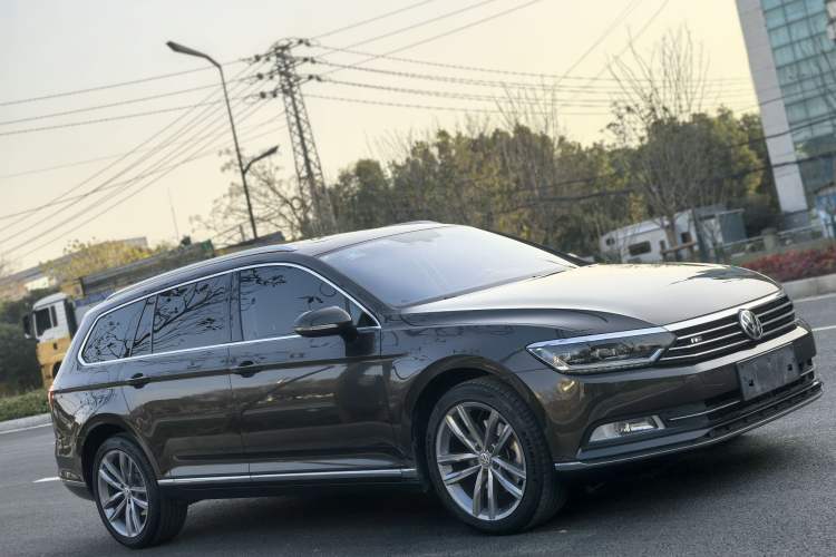 Used Volkswagen Variant 2017 380TSI Two-Wheel Drive Comfort Edition Exterior 4