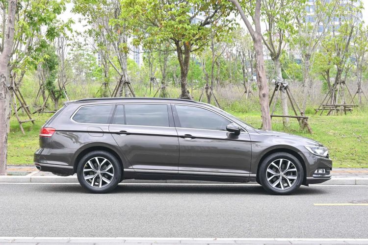Used Volkswagen Variant 2017 380TSI Two-Wheel Drive Comfort Edition Exterior 4
