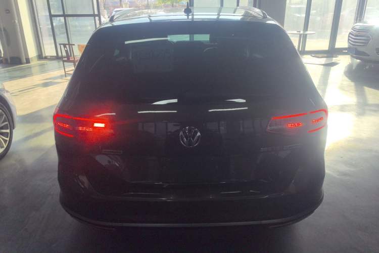 Used Volkswagen Variant 2017 380TSI Four-Wheel Drive Longitudinal Version Exterior 4