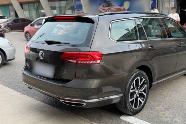 Used Volkswagen Variant 2017 380TSI Two-Wheel Drive Comfort Edition Exterior 5