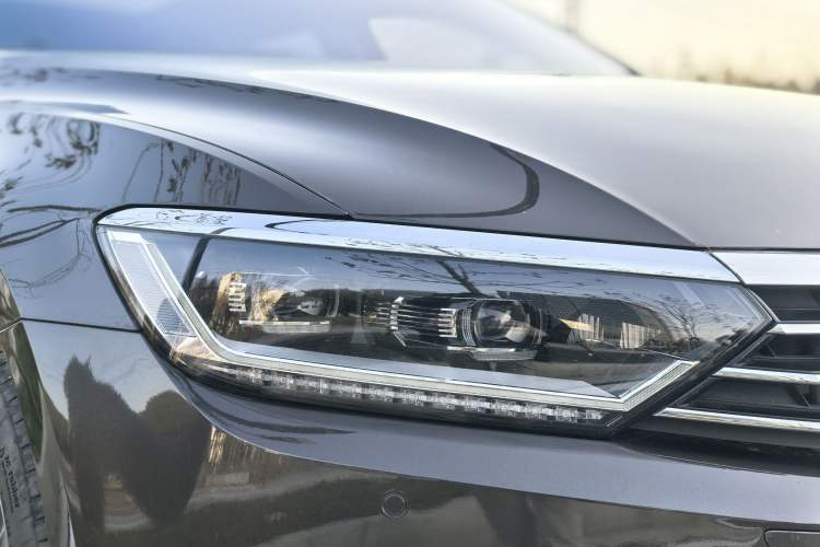 Used Volkswagen Variant 2017 380TSI Two-Wheel Drive Comfort Edition Exterior 5