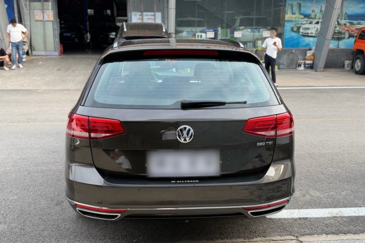 Used Volkswagen Variant 2017 380TSI Two-Wheel Drive Comfort Edition Exterior 8