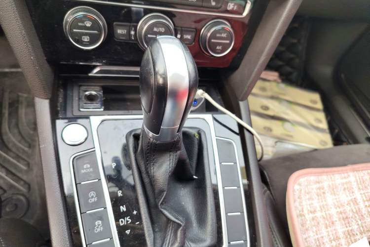 Used Volkswagen Variant 2017 380TSI Two-Wheel Drive Comfort Edition Gear Lever
