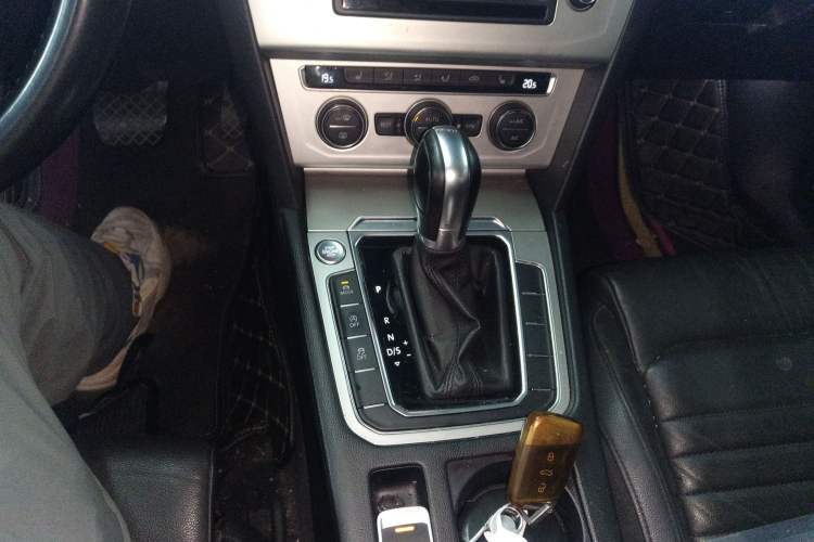 Used Volkswagen Variant 2017 380TSI Two-Wheel Drive Comfort Edition Gear Lever