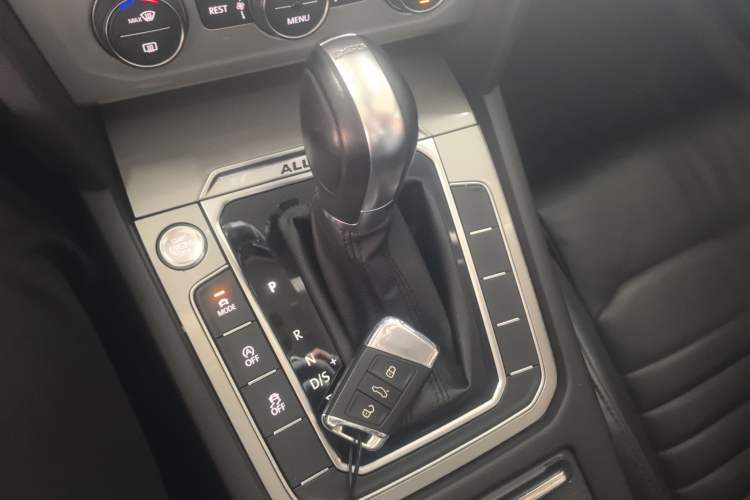 Used Volkswagen Variant 2017 380TSI Four-Wheel Drive Longitudinal Version Gear Lever