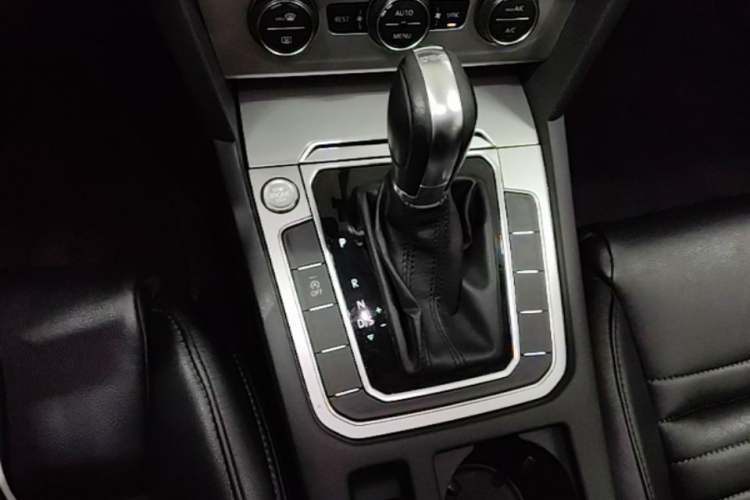 Used Volkswagen Variant 2017 280TSI Two-Wheel-Drive Comfort Edition Gear Lever